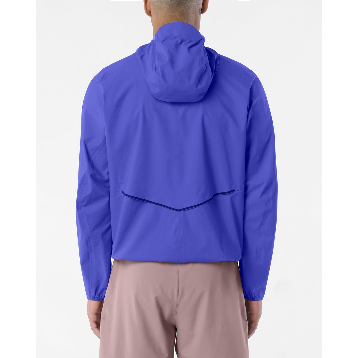 Salomon Bonatti Waterproof Heren in blauw – loper draagt de jas, achteraanzicht