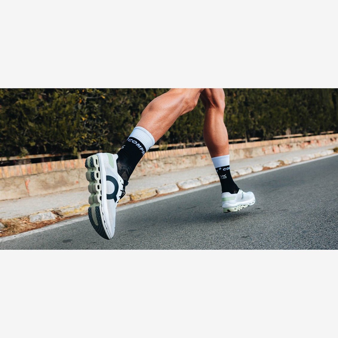 Compressport Mid Compression Socks V2.0 | trrail.com