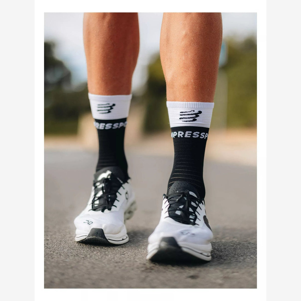 Compressport Mid Compression Socks V2.0 | trrail.com