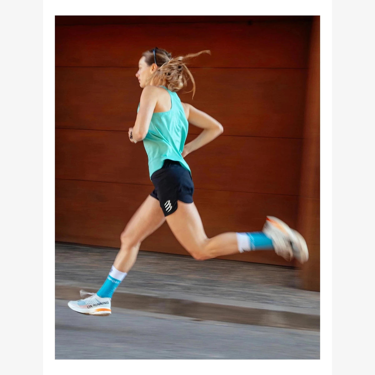 Compressport Mid Compression Socks V2.0 | trrail.com