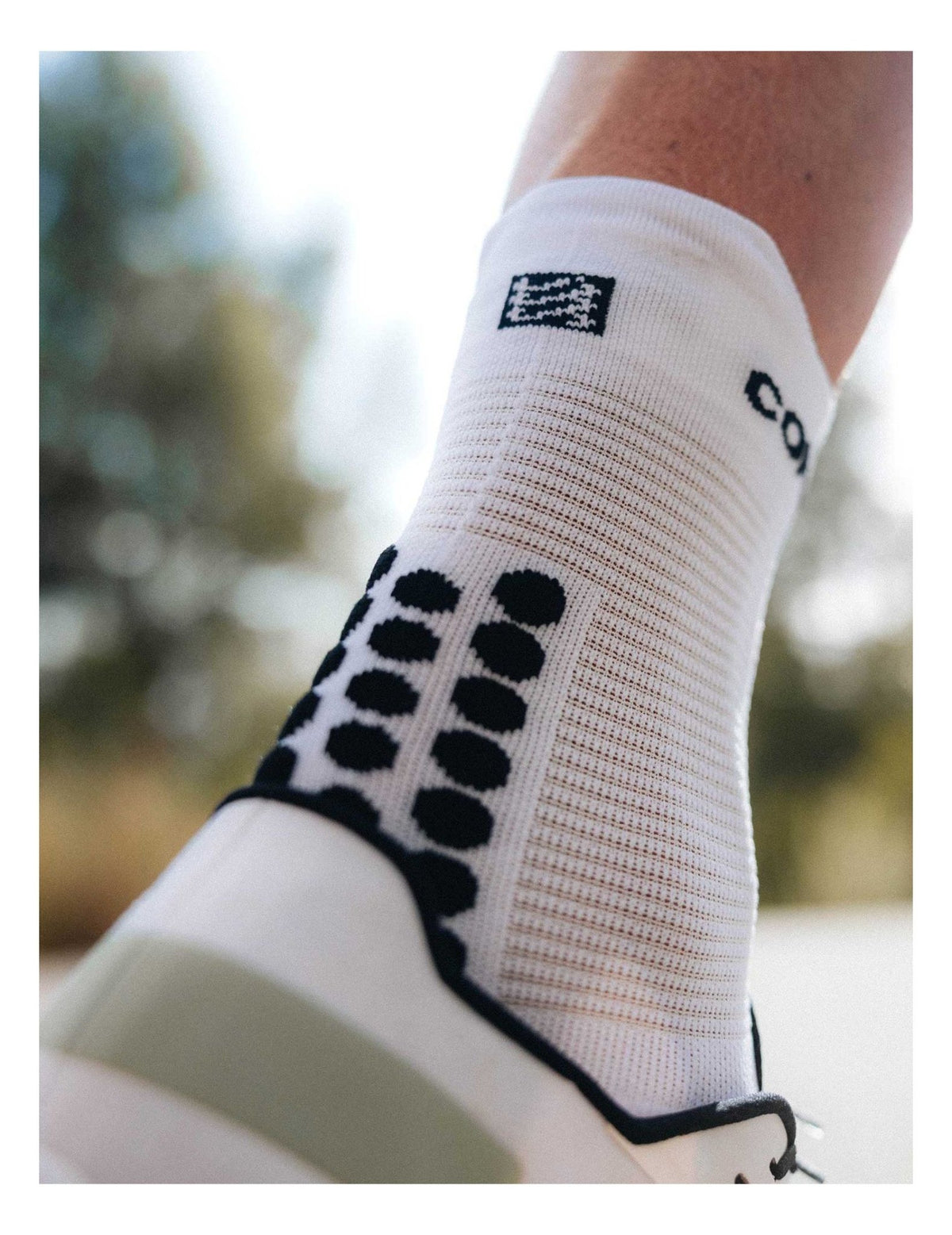 Compressport | Pro Racing Socks Run V4.0 High | Hardloopsokken | trrail.com