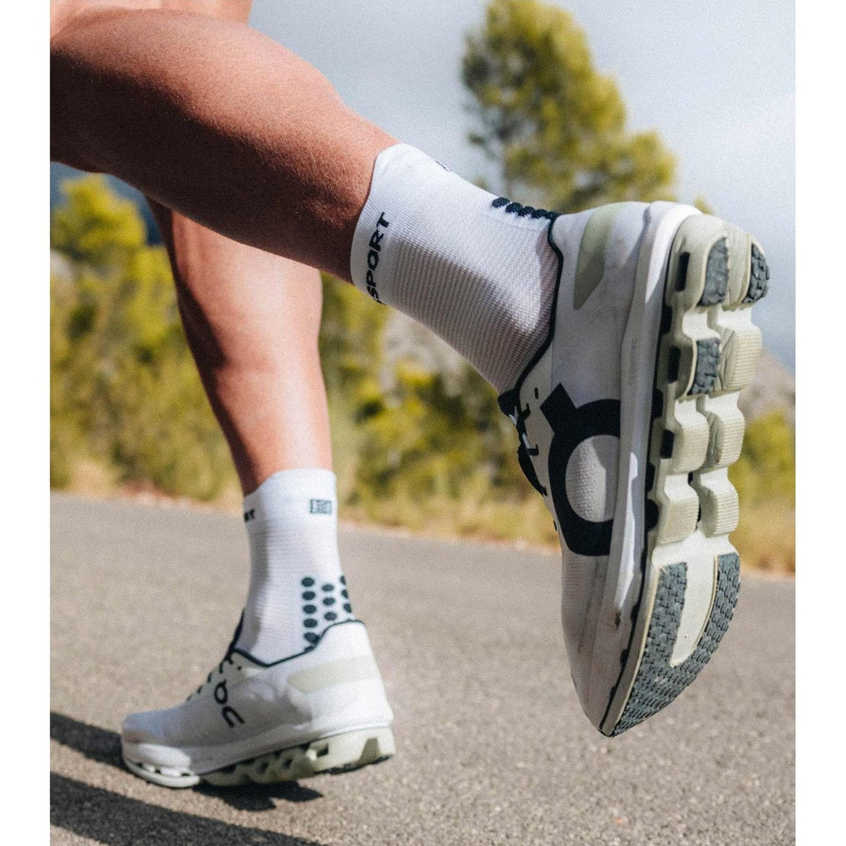 Compressport | Pro Racing Socks Run V4.0 High | Hardloopsokken | trrail.com