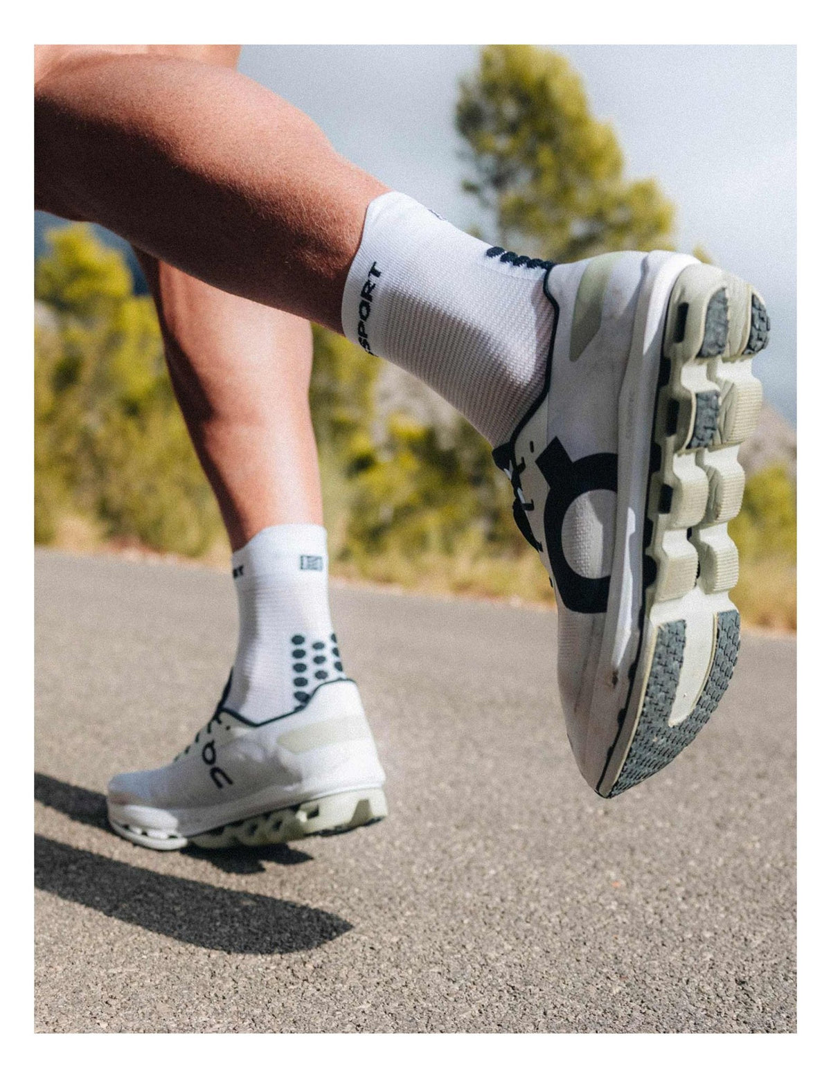Compressport | Pro Racing Socks Run V4.0 High | Hardloopsokken | trrail.com