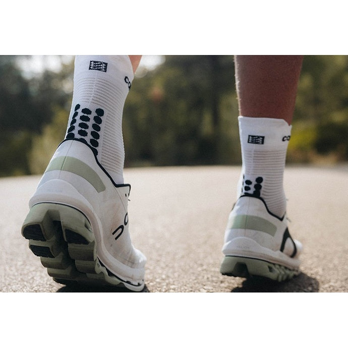 Compressport | Pro Racing Socks Run V4.0 High | Hardloopsokken | trrail.com