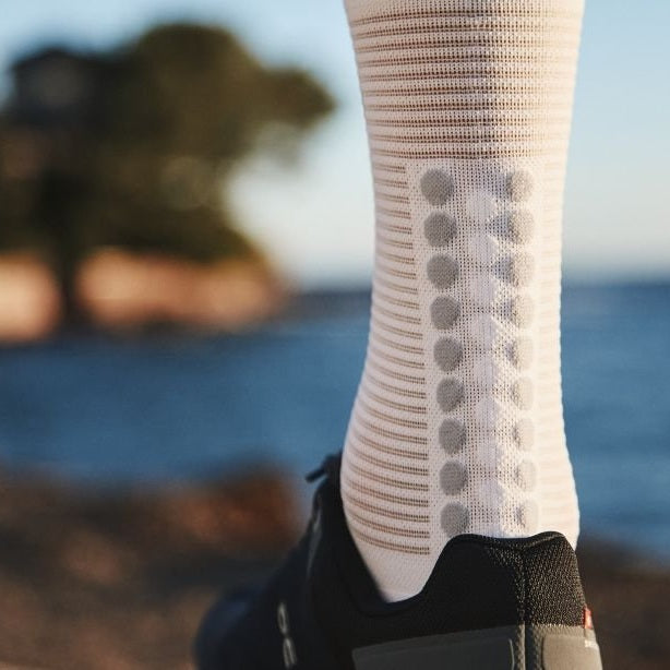 Compressport | Pro Racing Socks Run V4.0 High | Hardloopsokken | trrail.com