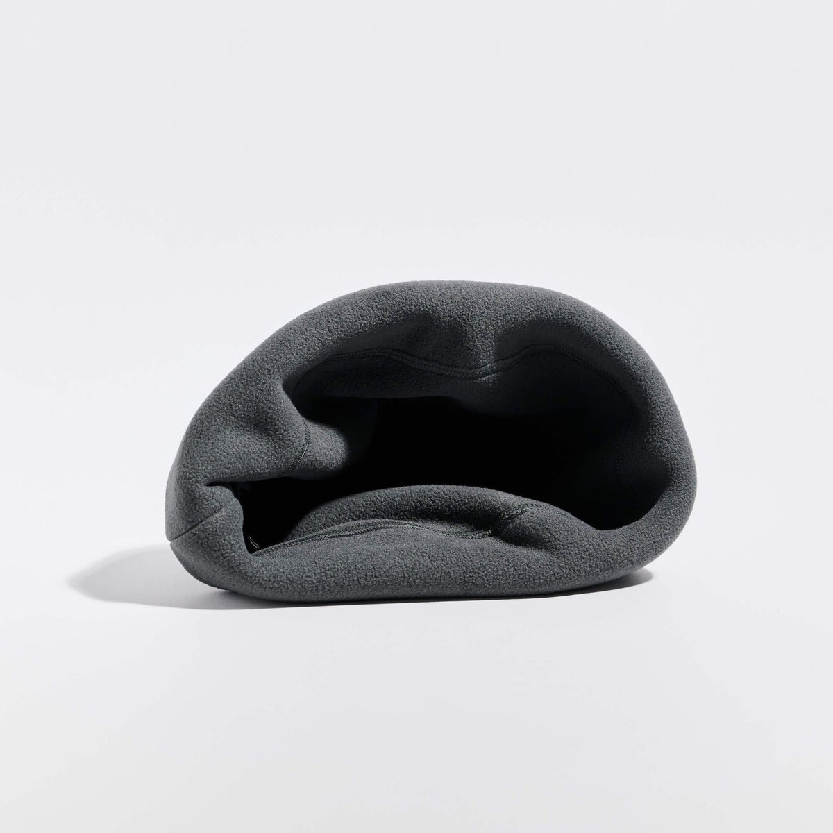 Våga Fleece Beanie in antraciet – zicht op de binnenkant
