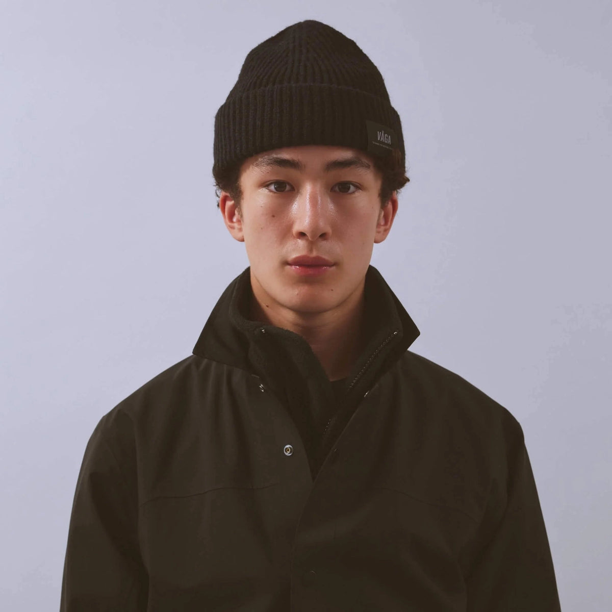 Våga Midweight Beanie in black – worn, front view