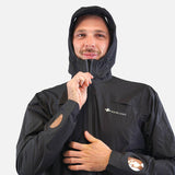 Raidlight Top Extreme Ultra MP+ Herren in Schwarz – Kapuze auf und Uhrenfenster im Ärmel