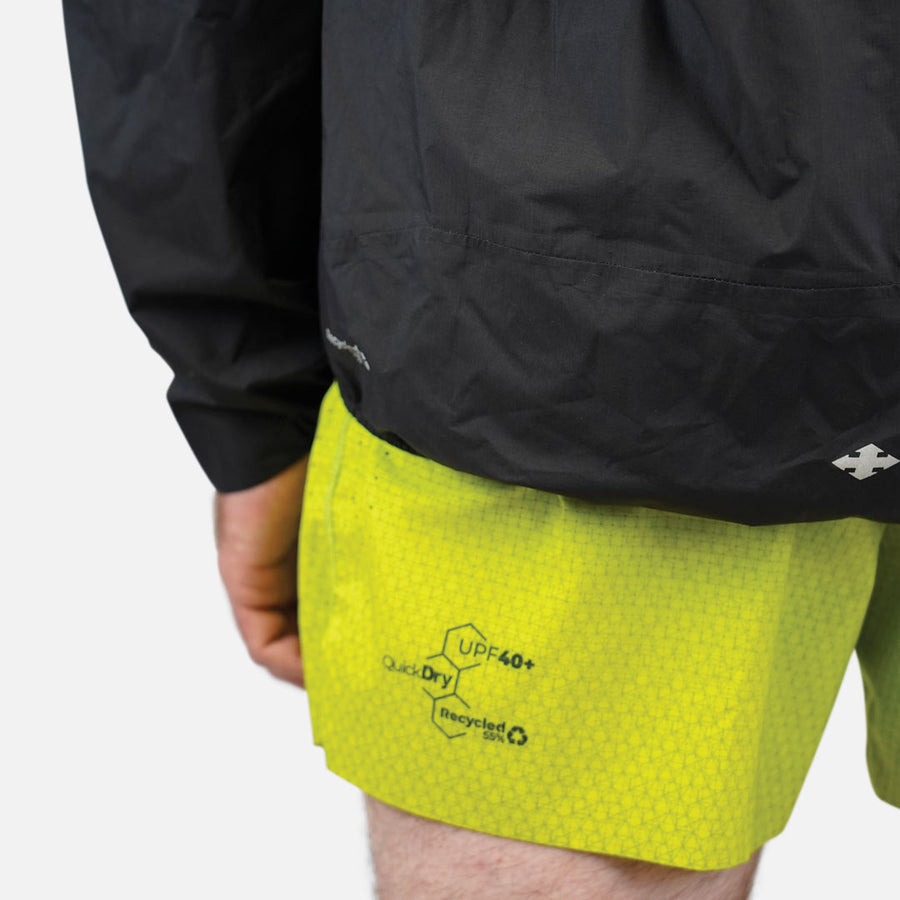 Raidlight Top Extreme Ultra MP+ Herren in Schwarz – Detail des elastischen Saums