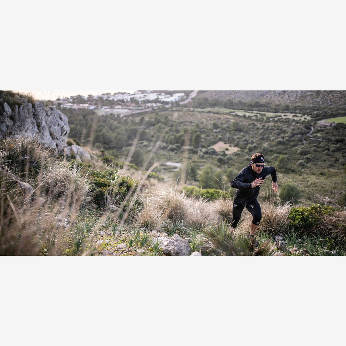 Compressport | Hurricane Waterproof Jacket 10/10 | 2.5-Laags Regenjas | Heren (10k) | trrail.com