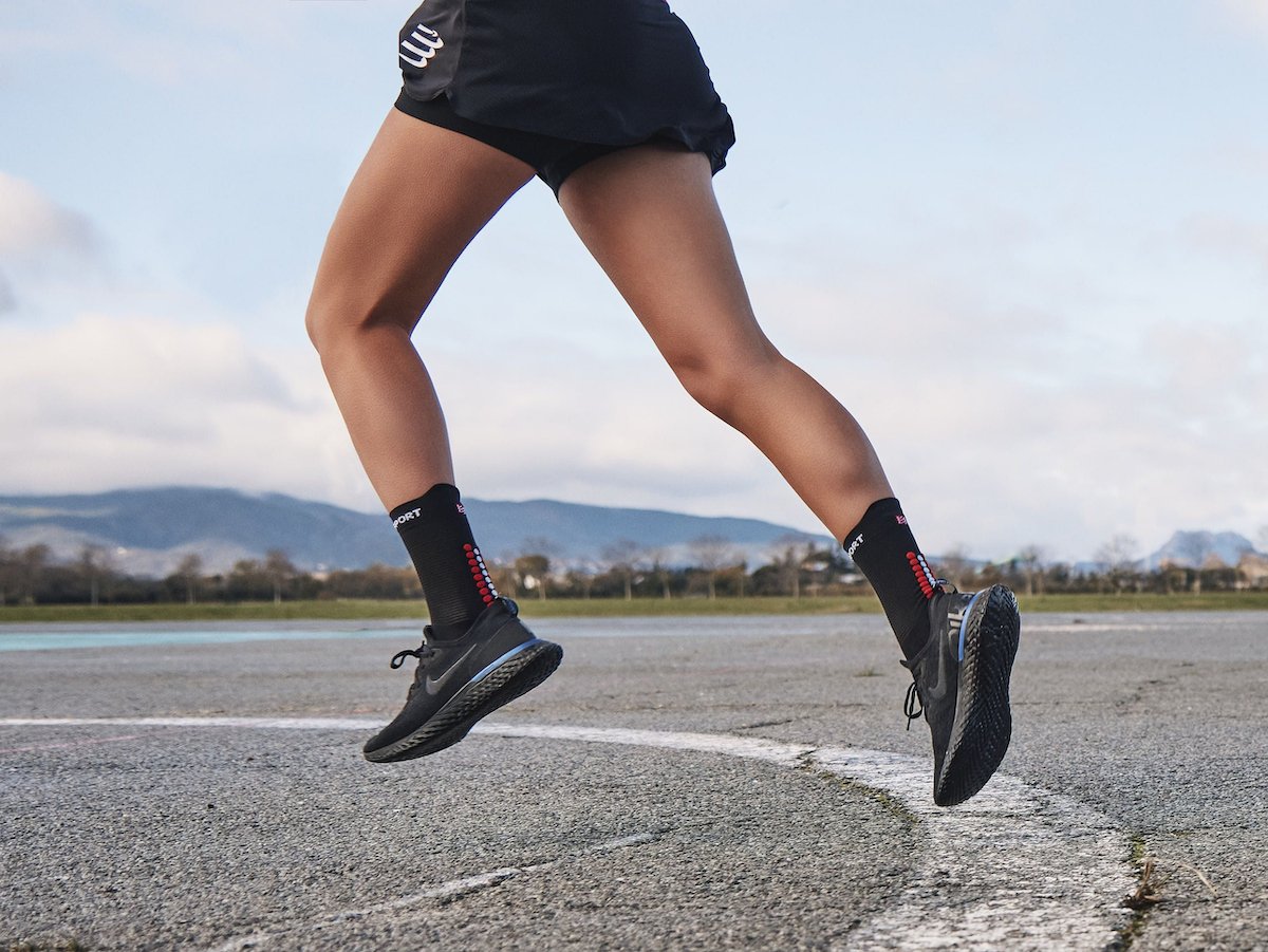 Compressport | Pro Racing Socks Run V4.0 High | Hardloopsokken | trrail.com