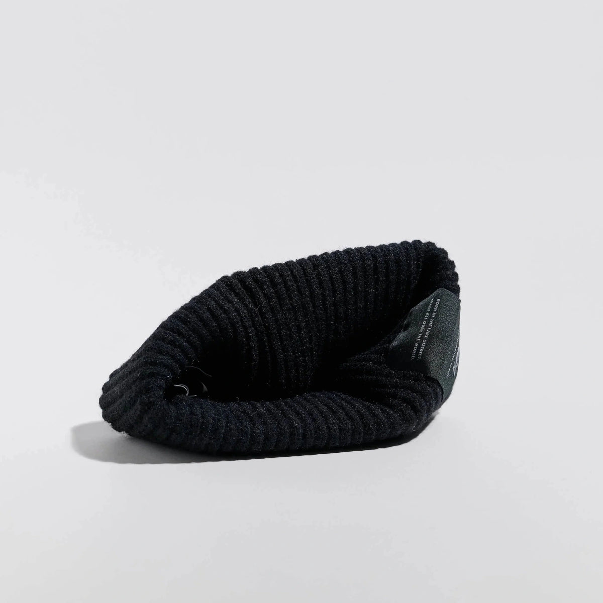 Våga Midweight Beanie in Schwarz – Innenseite der Strickmütze
