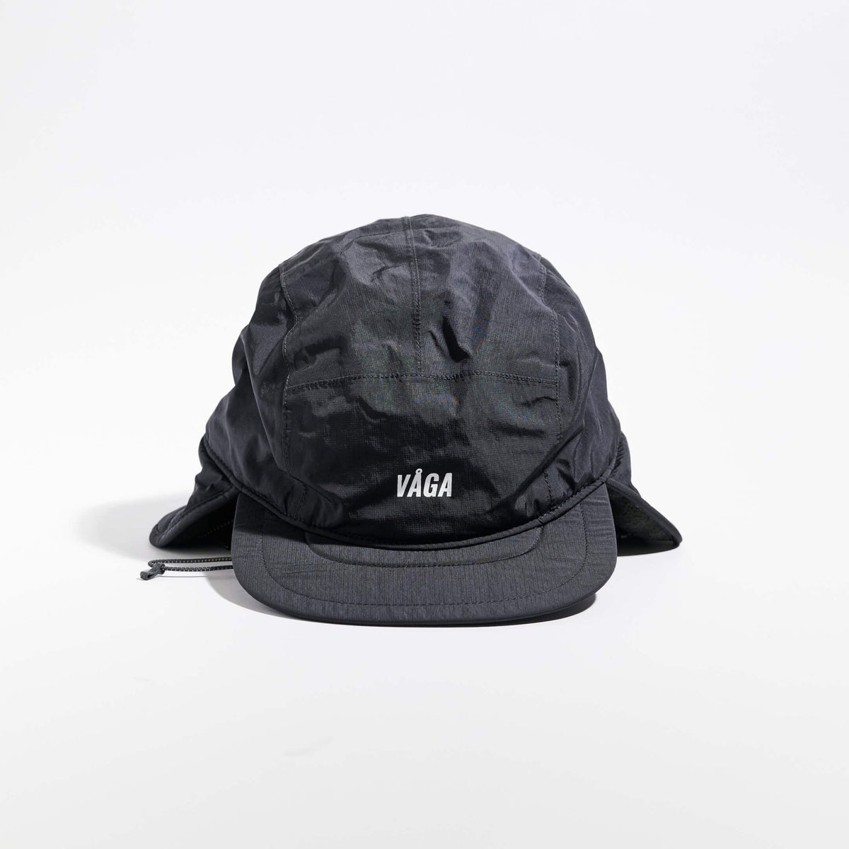 Vaga Padded Hiker Cap in Schwarz – Vorderansicht mit gepolsterter Krone