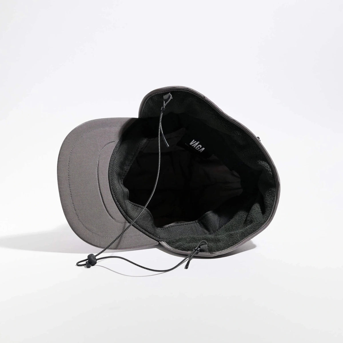 Vaga Padded Hiker Cap in Grau – Innenansicht mit gepolstertem Stirnband und Kordel